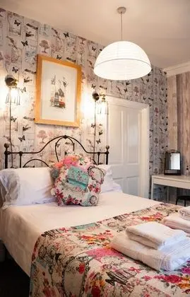 Classic Tek Büyük Yataklı Oda