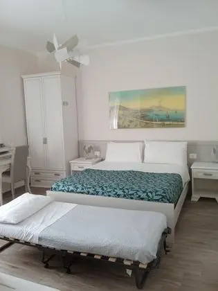 Comfort Üç Kişilik Oda, Avlu Manzaralı (Vesuvio)