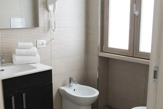 Comfort Üç Kişilik Oda, Avlu Manzaralı (Vesuvio)