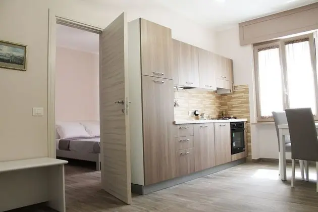 Family Oda, Bahçe Manzaralı (Reggia)