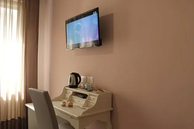 Family Oda, Bahçe Manzaralı (Reggia)