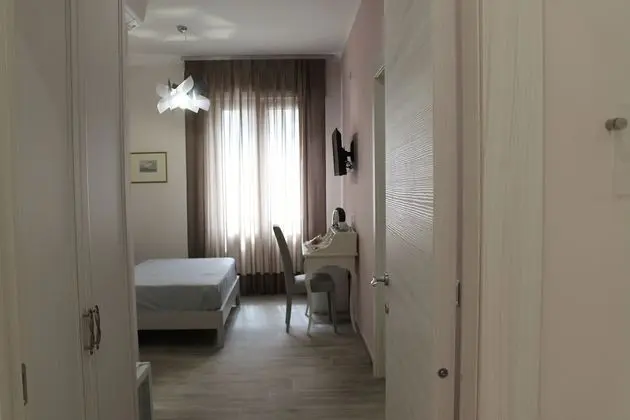 Family Oda, Bahçe Manzaralı (Reggia)