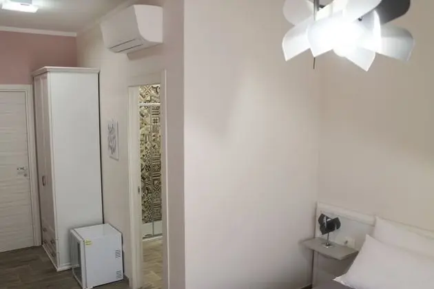 Family Oda, Bahçe Manzaralı (Reggia)