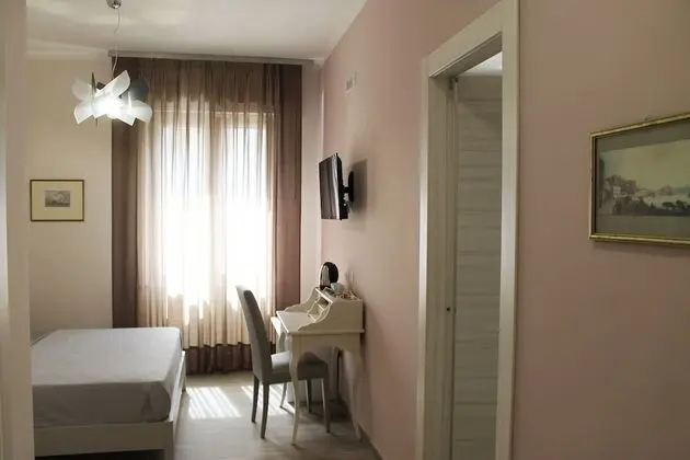 Family Oda, Bahçe Manzaralı (Reggia)