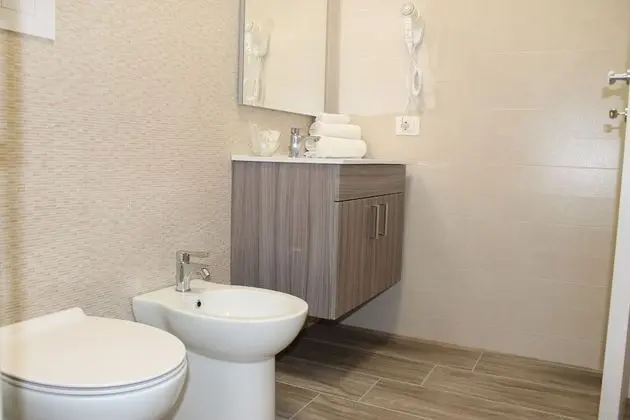 Family Oda, Bahçe Manzaralı (Reggia)