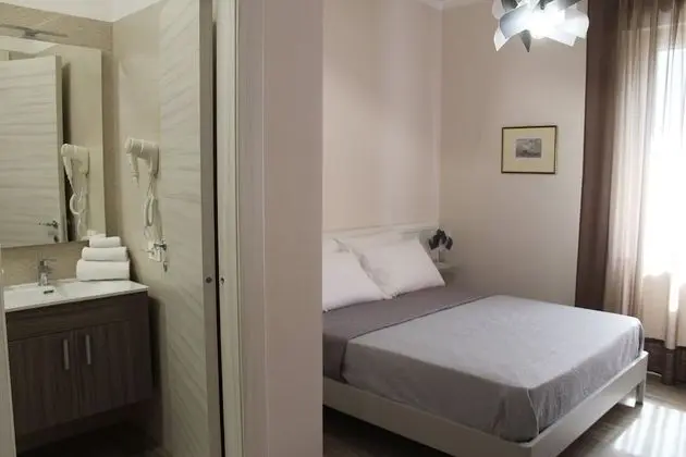 Family Oda, Bahçe Manzaralı (Reggia)