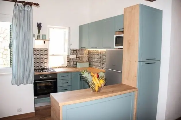 Ev (Lada - 100 m from beach - H(4+2))