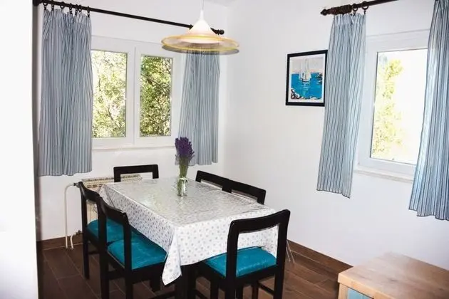 Ev (Lada - 100 m from beach - H(4+2))