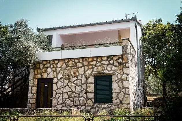 Ev (Lada - 100 m from beach - H(4+2))