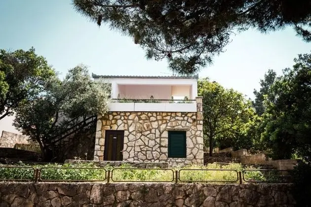 Ev (Lada - 100 m from beach - H(4+2))