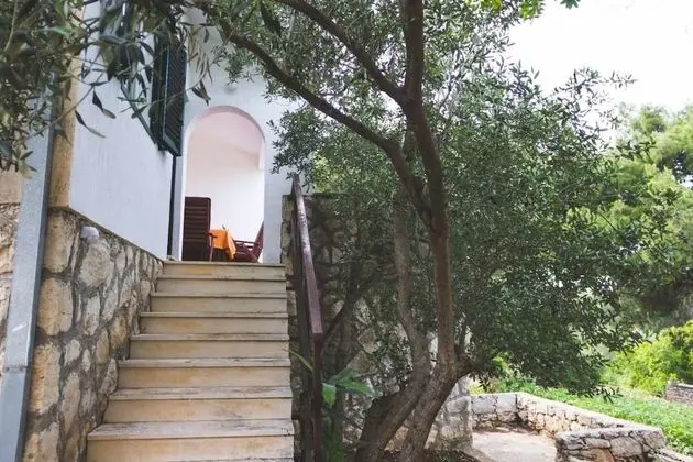 Ev (Lada - 100 m from beach - H(4+2))