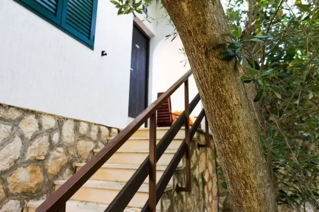 Ev (Lada - 100 m from beach - H(4+2))