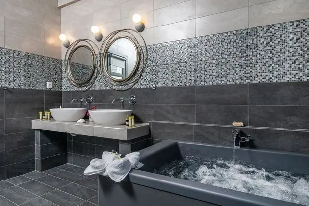 Elegant Suite with Spa Bath