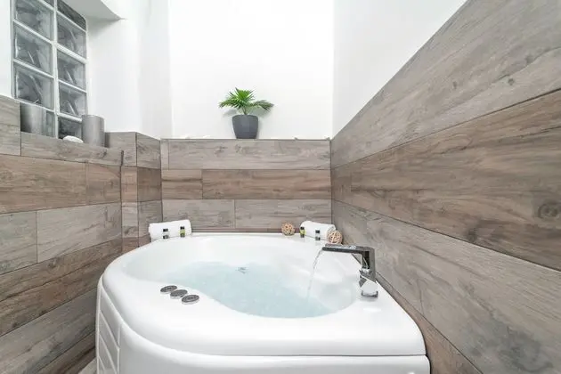 Junior Studio with Spa Bath