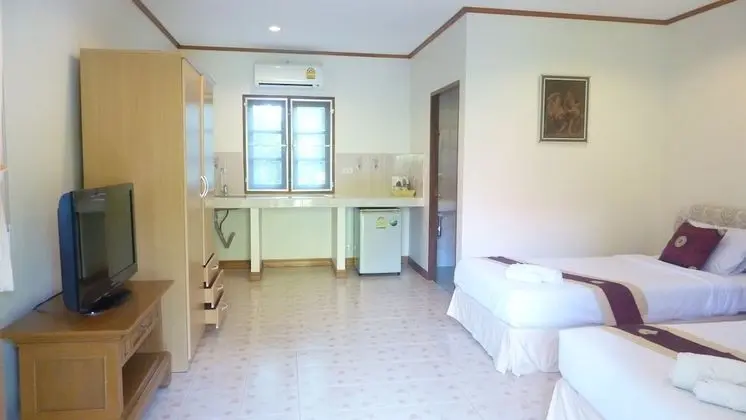 Bungalow with Twin Beds