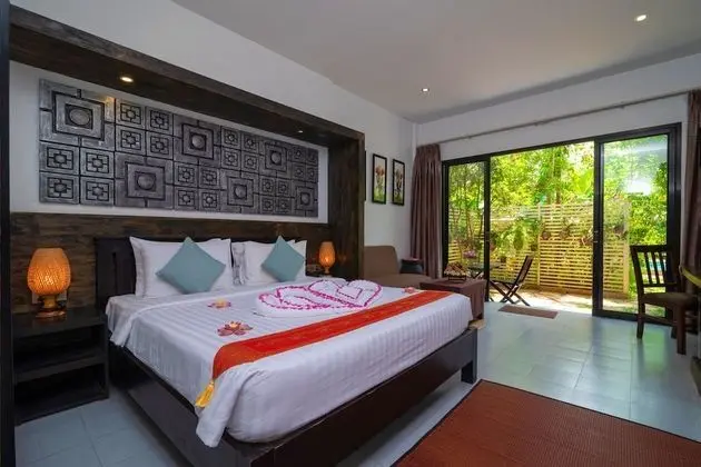 Deluxe Double Pool Access
