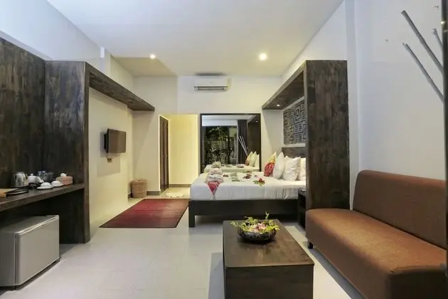 Deluxe Double Pool Access