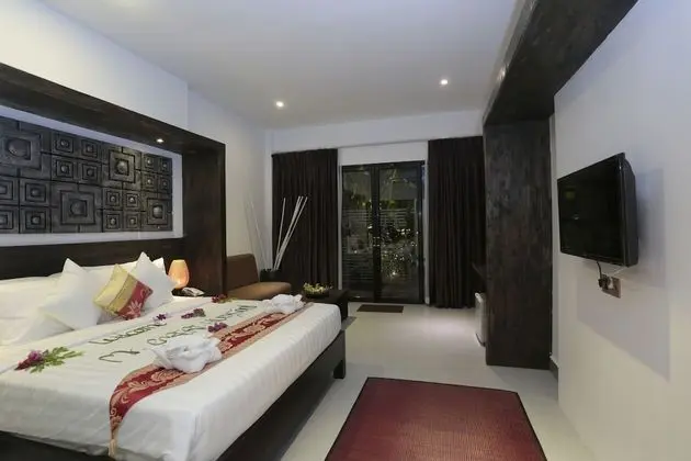 Deluxe Double Pool Access