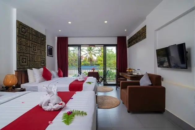 Deluxe Twin Pool View