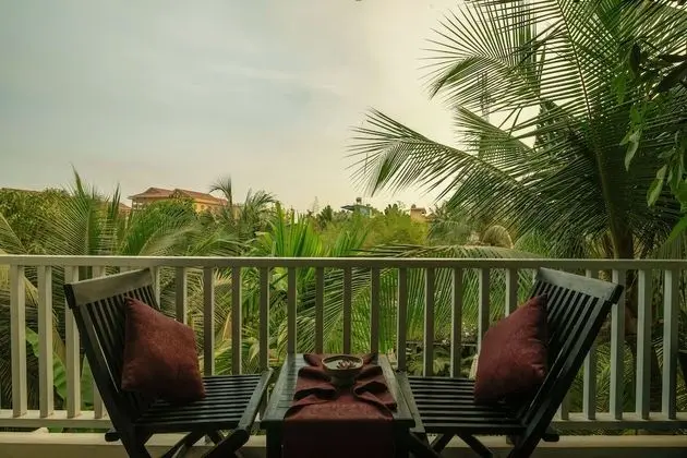 Deluxe Twin Pool View