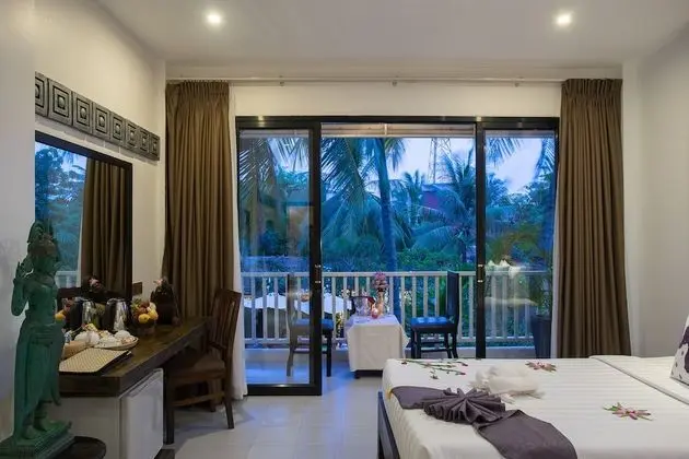 Deluxe Twin Pool View