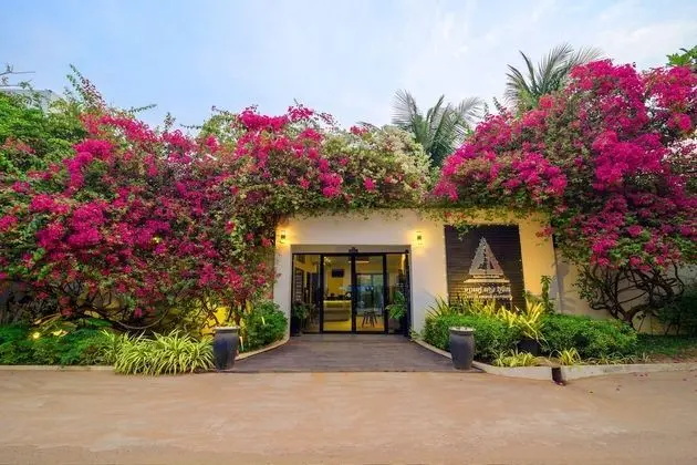 Deluxe King With Balcony