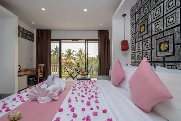 Deluxe King With Balcony