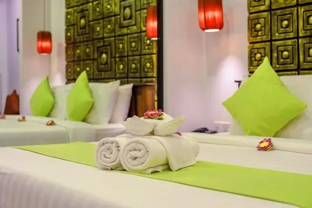 Deluxe King with Balcony, Pool View