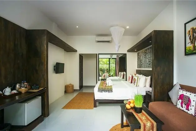 Deluxe King with Balcony, Pool View