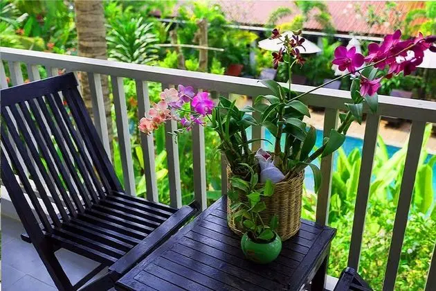 Deluxe King with Balcony, Pool View