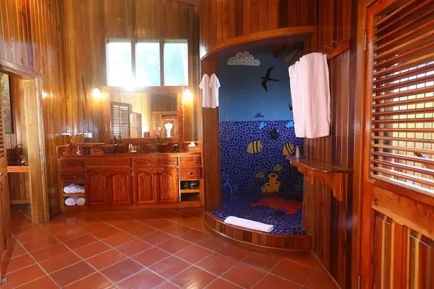 Suites at Paradise Ridge