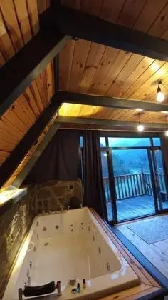 Aile Odası, Vadi Manzaralı, Şömineli ve Jakuzili