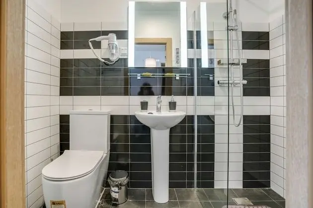 Deluxe Tek Büyük veya İki Ayrı Yataklı Oda (1)