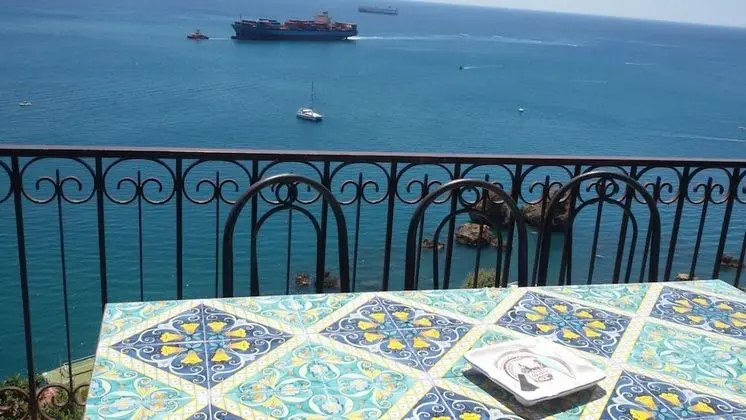 Tek Büyük Yataklı Oda, Deniz Manzaralı (Brezza di Mare)