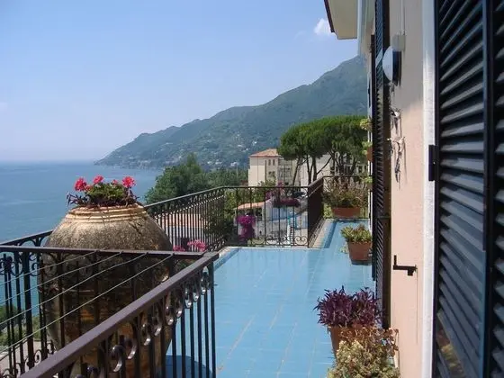 Tek Büyük Yataklı Oda, Deniz Manzaralı (Brezza di Mare)