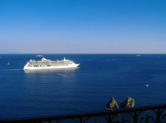 Tek Büyük Yataklı Oda, Deniz Manzaralı (Brezza di Mare)