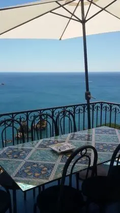 Tek Büyük Yataklı Oda, Deniz Manzaralı (Brezza di Mare)