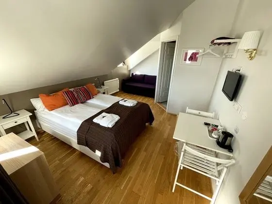Double or Twin Room with Hot Tub and Sauna Access