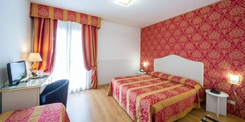 Deluxe Tek Büyük veya İki Ayrı Yataklı Oda