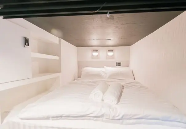 Queen Capsule
