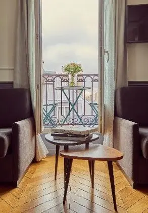 JUNIOR SUITE