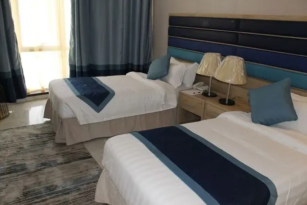 Deluxe Tek Büyük veya İki Ayrı Yataklı Oda, Kısmi Deniz Manzaralı