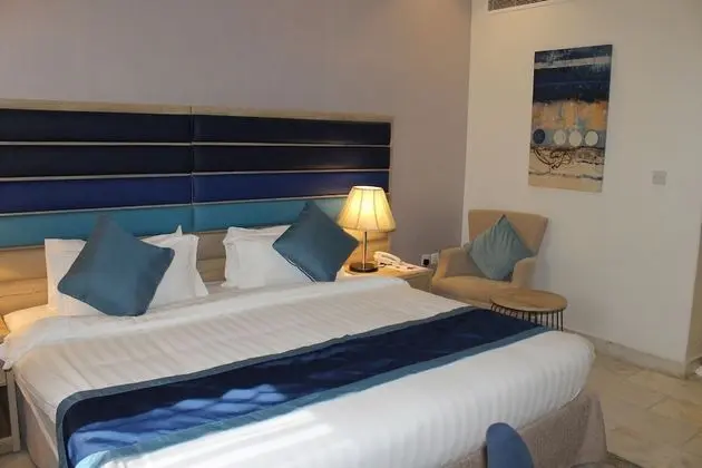 Deluxe Tek Büyük veya İki Ayrı Yataklı Oda, Kısmi Deniz Manzaralı