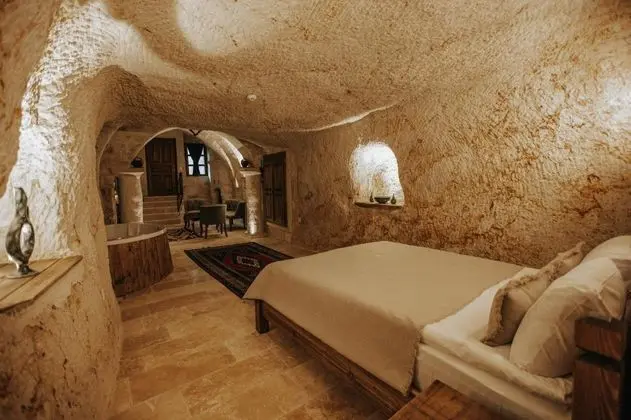 King Cave Suite,    , Jakuzili