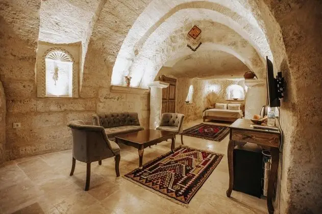 King Cave Suite,    , Jakuzili