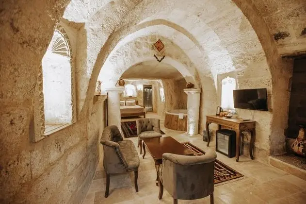 King Cave Suite,    , Jakuzili