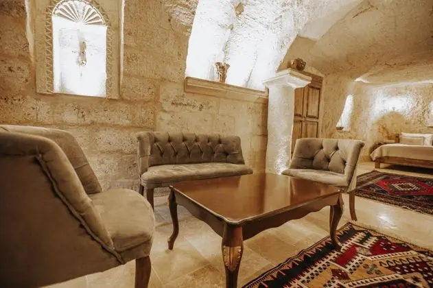 King Cave Suite,    , Jakuzili
