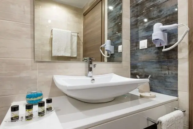 Üç Kişilik Oda, Balkon