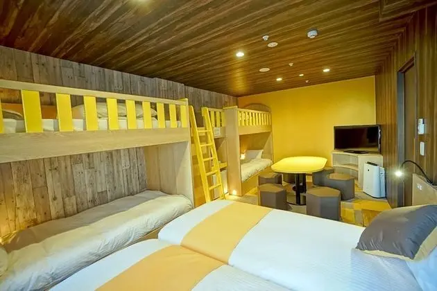 Deluxe Oda, Birden Çok Yatak (Spacious Bathroom, 2 Bunk+2 Twin Beds)