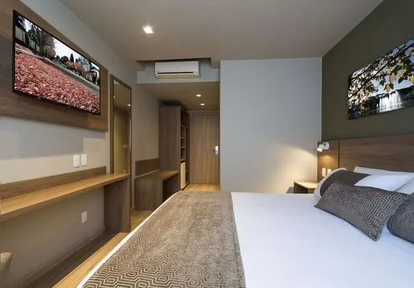 Deluxe Tek Büyük Yataklı Oda